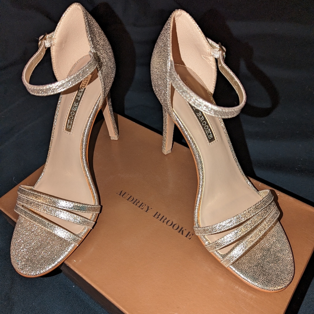GOLD JEANA SANDAL by Audrey Brooke sz 8